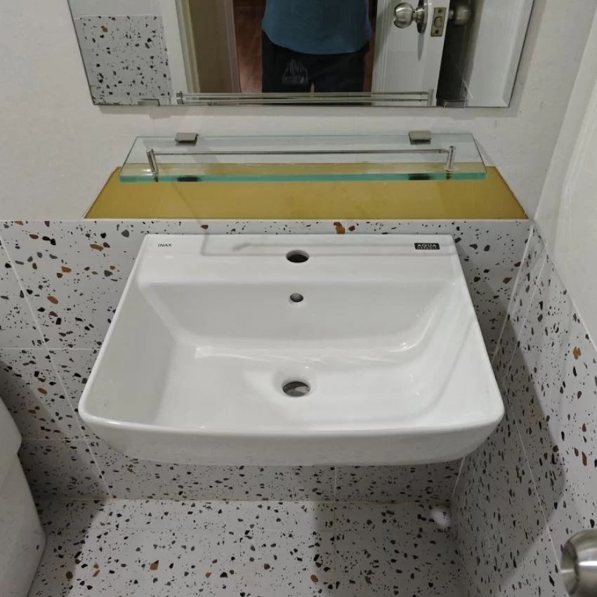 Góc bên chậu lavabo AL-312V Chậu lavabo treo tường AL-312V từ bên hông