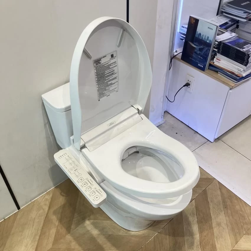 Bồn cầu 1 khối TOTO MS857DW16 nắp điện tử Washlet C2 TCF23410AAA 21 Cận cảnh chi tiết của TOTO MS857DW16
