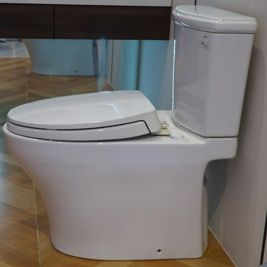 Ứng dụng của bồn cầu 2 khối TOTO CS986GT2 - SKU: CS986GT2#XW Bồn cầu 2 khối TOTO CS986GT2 trong phòng tắm hiện đại