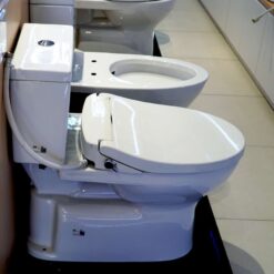 Bồn cầu TOTO CS302DE2 2 khối nắp rửa cơ TCW07S