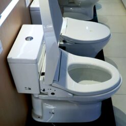Bồn cầu TOTO CS302DW14 2 khối nắp điện tử Washlet C5 TCF24410AAA