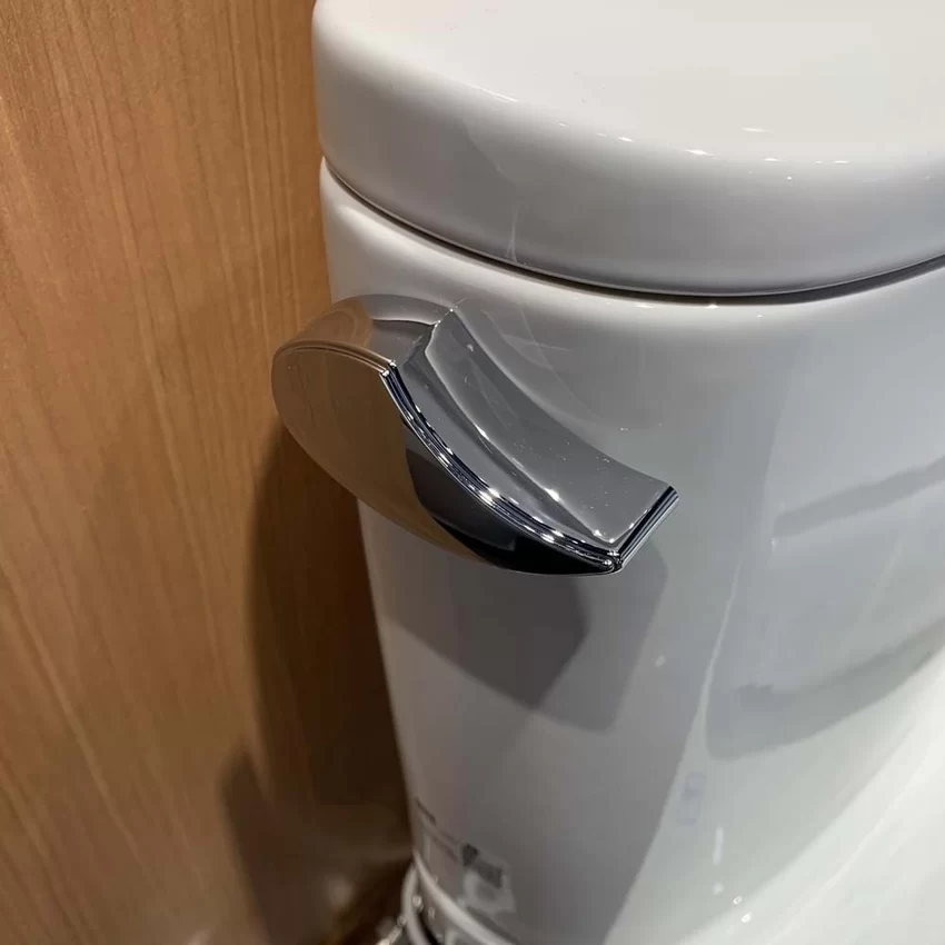 Bồn cầu TOTO CS767CRW12 phù hợp mọi không gian Bồn cầu TOTO CS767CRW12 trong không gian phòng tắm