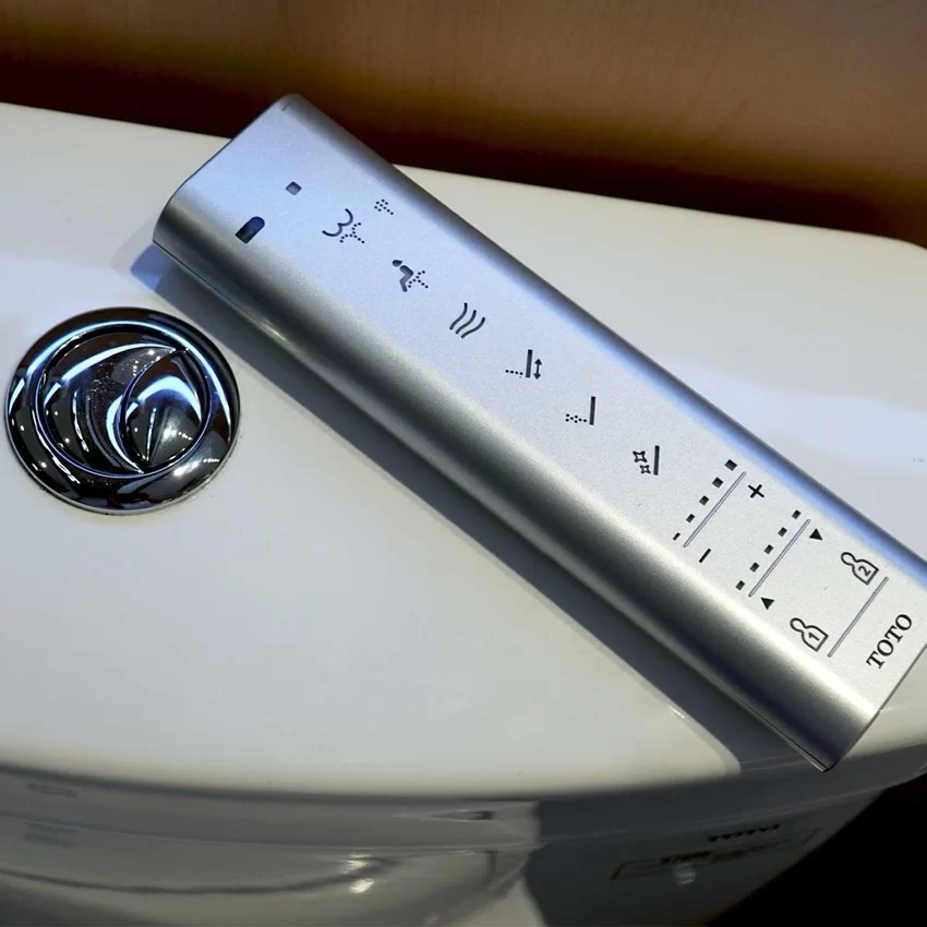 Bồn cầu TOTO CS769DRW11 tại không gian phòng tắm Bồn cầu TOTO CS769DRW11 tại không gian phòng tắm