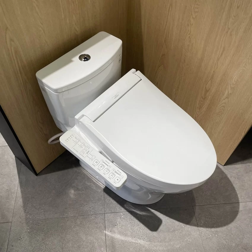 Bồn cầu TOTO MS855CDW17 1 khối nắp điện tử Washlet C2 TCF23460AAA giấu dây 17 Bồn cầu TOTO MS855CDW17 đặt trong phòng tắm