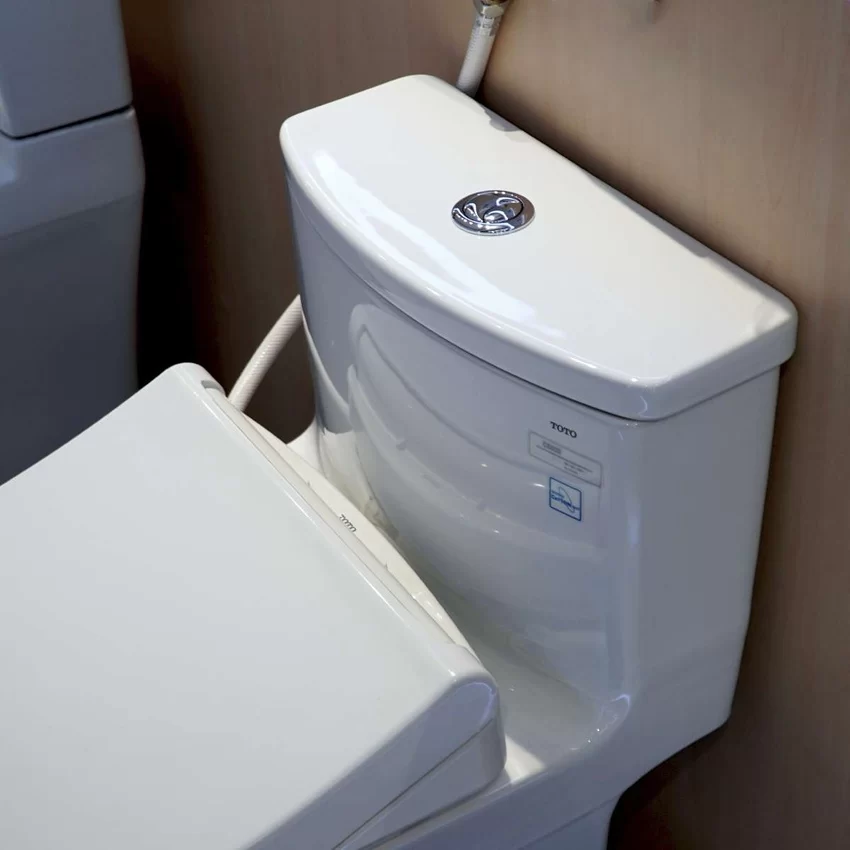 Cận cảnh chi tiết bồn cầu TOTO MS885DE4 Cận cảnh chi tiết bồn cầu TOTO MS885DE4