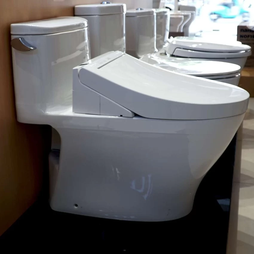 Bồn cầu TOTO trong không gian hiện đại Bồn cầu TOTO MS887RW14 trong nhà tắm hiện đại