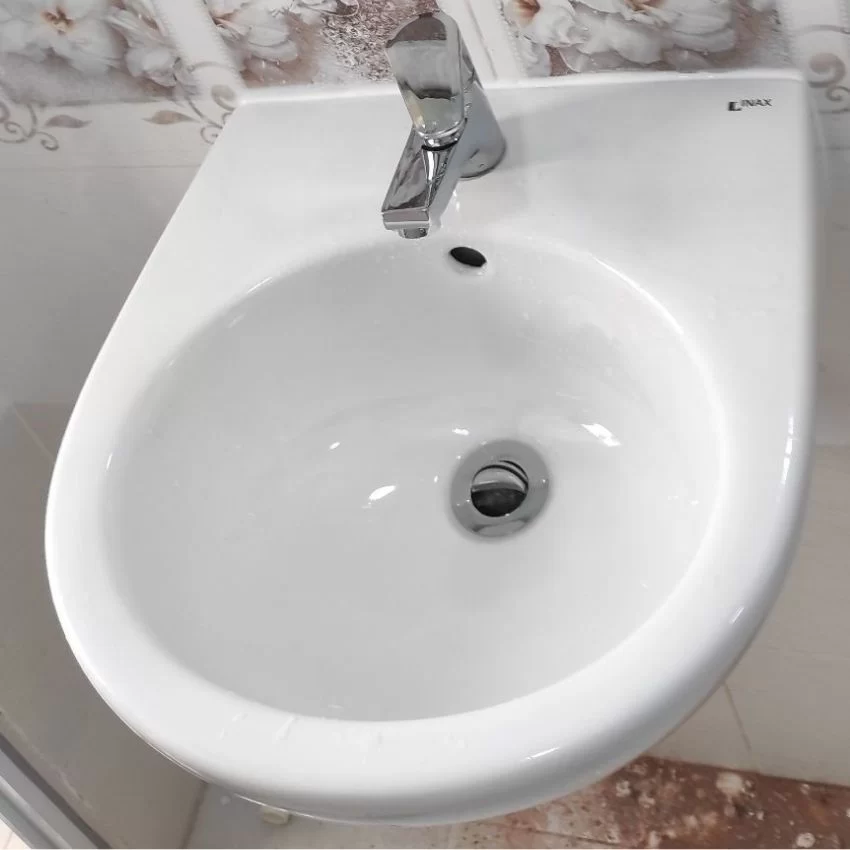 Chậu rửa lavabo treo tường INAX L-282V (L282V) 13 Cận cảnh chậu rửa INAX L-282V - SKU: L-282V