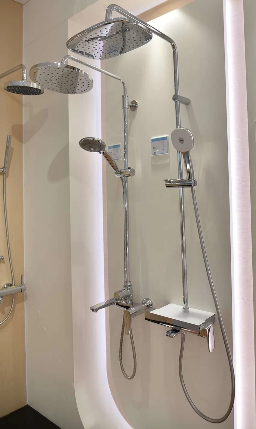 Sen cây nóng lạnh INAX BFV-635S Sen cây nóng lạnh INAX BFV-635S - Hình ảnh góc nghiêng