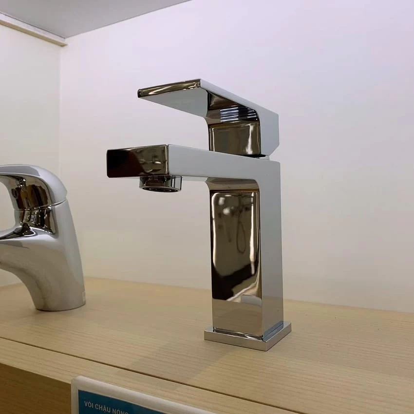 Thiết kế hiện đại của LFV-402S Vòi chậu lavabo nóng lạnh INAX LFV-402S ảnh 3