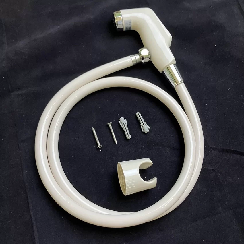Không gian phòng tắm hiện đại với Xịt vệ sinh INAX CFV-102A Không gian phòng tắm sử dụng xịt vệ sinh INAX CFV-102A - CFV102A