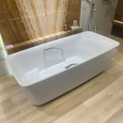 Bồn tắm đặt sàn TOTO PJY1724WHPWEN#GW GALALATO 1m7 tay vịn trắng bóng