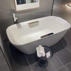 Bồn tắm đặt sàn TOTO PJY1886HPWMGE#GW GALALATO 1m8 tay vịn