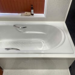 Bồn tắm TOTO FBY1720NHPE#W gang tráng men 1m7 tay vịn