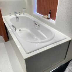 Bồn tắm TOTO FBY1720NHPE#W gang tráng men 1m7 tay vịn