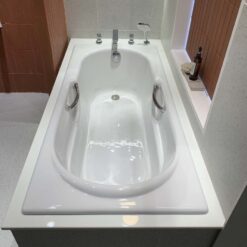 Bồn tắm TOTO FBY1720NHPE#W TVBF412 DB505R-2B gang tráng men 1m7 tay vịn gồm bộ xả thải