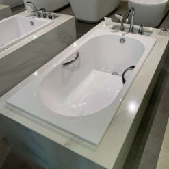 Bồn tắm TOTO PAY1510HV#W nhựa 1m5 tay vịn