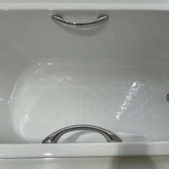 Bồn tắm TOTO PAY1710HV#W TVBF411 nhựa 1m7 tay vịn gồm bộ xả thải