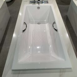 Bồn tắm TOTO PAY1720HV#W TVBF411 nhựa 1m7 tay vịn gồm bộ xả thải