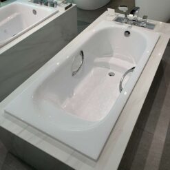 Bồn tắm TOTO PPY1750HPE#P DB505R-3B TVBF412 ngọc trai 1m7 tay vịn gồm bộ xả thải