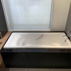 Bồn tắm TOTO PPY1780HPE#P DB505R-3B TVBF412 ngọc trai 1m7 tay vịn gồm bộ xả thải