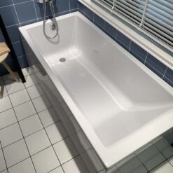 Bồn tắm yếm TOTO PAY1725VC#W TVBF411 nhựa 1m7 gồm bộ xả thải