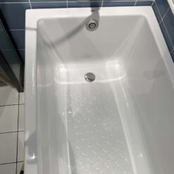 Bồn tắm yếm TOTO PAY1725VC#W TVBF411 nhựa 1m7 gồm bộ xả thải