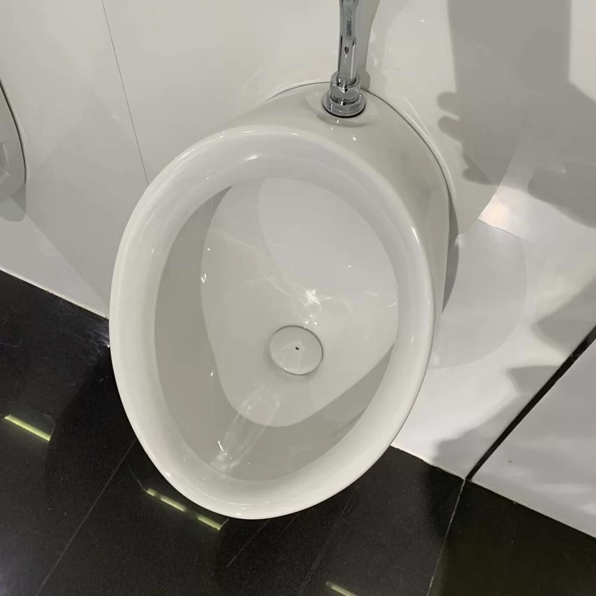 Bồn tiểu nam TOTO U104W/F DU601SRR treo tường kèm van xả nhấn 8 Bồn tiểu nam TOTO U104W/F DU601SRR treo tường kèm van xả nhấn