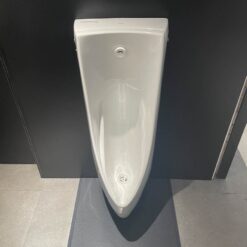 Bồn tiểu nam TOTO USWN900AS HHF90603 treo tường kèm van cảm ứng