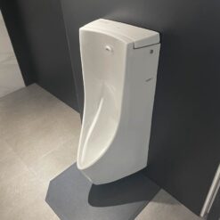 Bồn tiểu nam TOTO USWN900AS HHF90603 treo tường kèm van cảm ứng