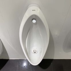 Bồn tiểu nam TOTO UT904HR treo tường xả 0.5L đường cấp nước phía sau