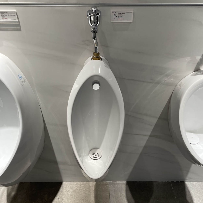 Bồn tiểu nam TOTO UT904N treo tường xả 2L đường cấp nước trên 6 Bồn tiểu nam TOTO UT904N treo tường xả 2L đường cấp nước trên