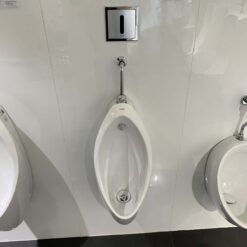 Bồn tiểu nam TOTO UT904R treo tường xả 0.5L đường cấp nước trên