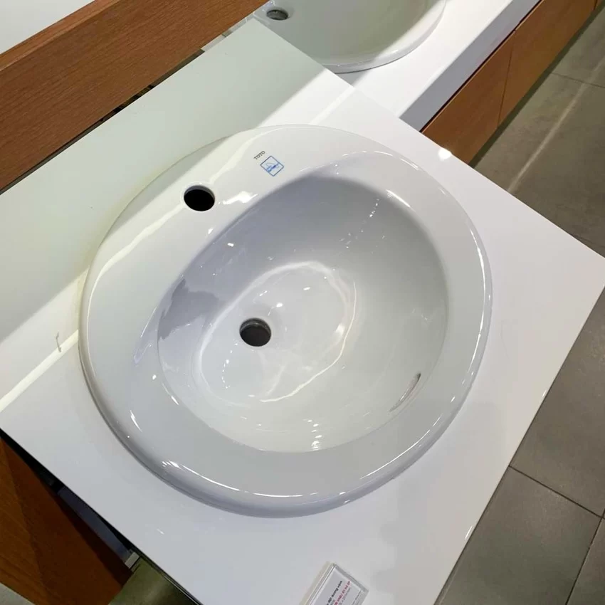 Chậu Lavabo Dương Vành TOTO L501C Mặt Trước Chậu Lavabo Dương Vành TOTO L501C - Mặt Trước