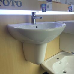 Chậu lavabo treo tường TOTO LHT240CS chân lửng