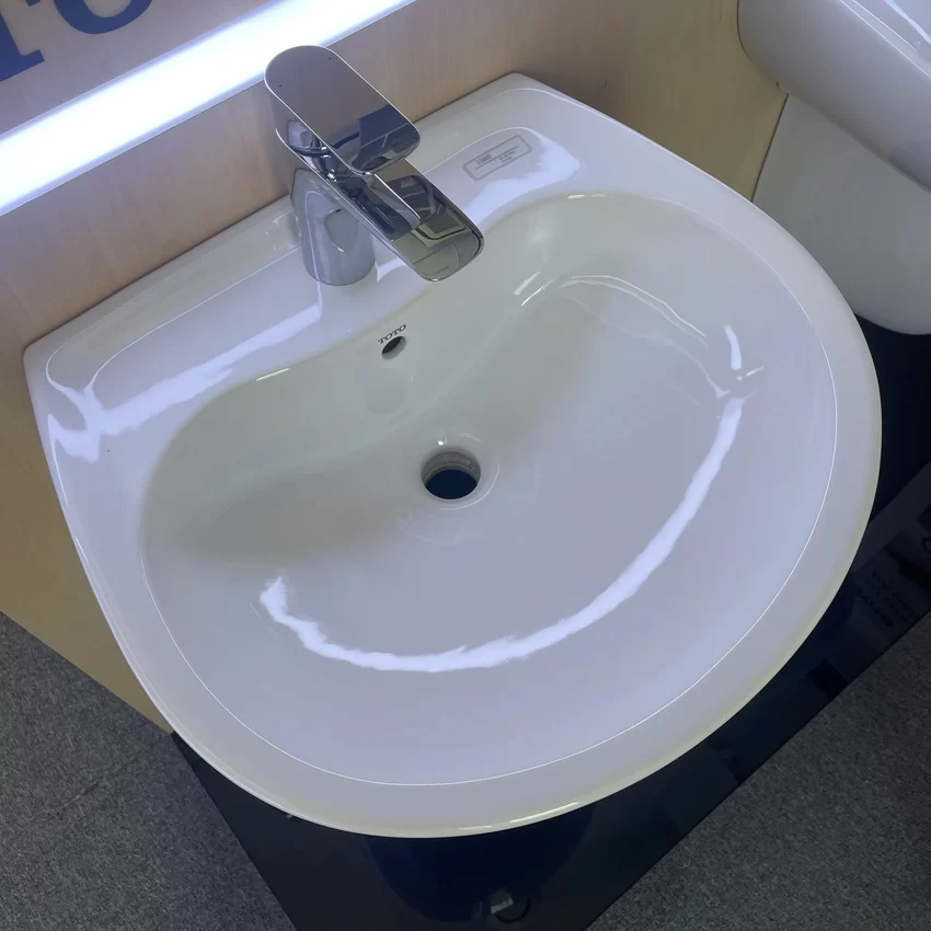Chậu lavabo treo tường TOTO LHT300CR LHT300CR Chậu lavabo treo tường TOTO LHT300CR