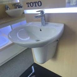 Chậu lavabo treo tường TOTO LHT300CR chân lửng 14 Chậu lavabo treo tường TOTO LHT300CR chân lửng