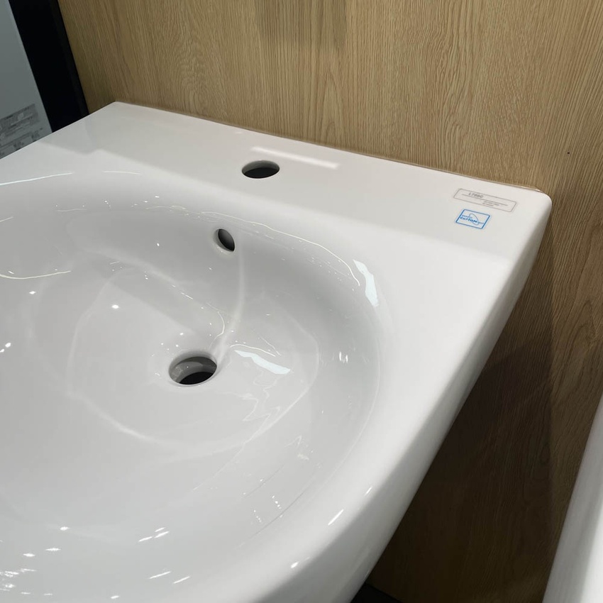 Chậu lavabo treo tường TOTO LPT766C chân dài - Hình 2