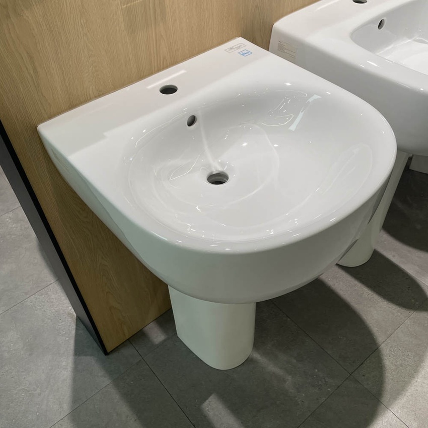 Chậu lavabo treo tường TOTO LPT766C chân dài - Hình 4