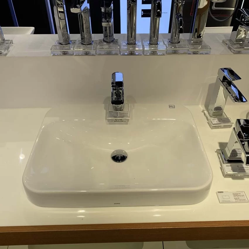 Chậu rửa lavabo đặt bàn TOTO LT5616C 21 Chậu rửa lavabo TOTO LT5616C phù hợp với nhiều không gian