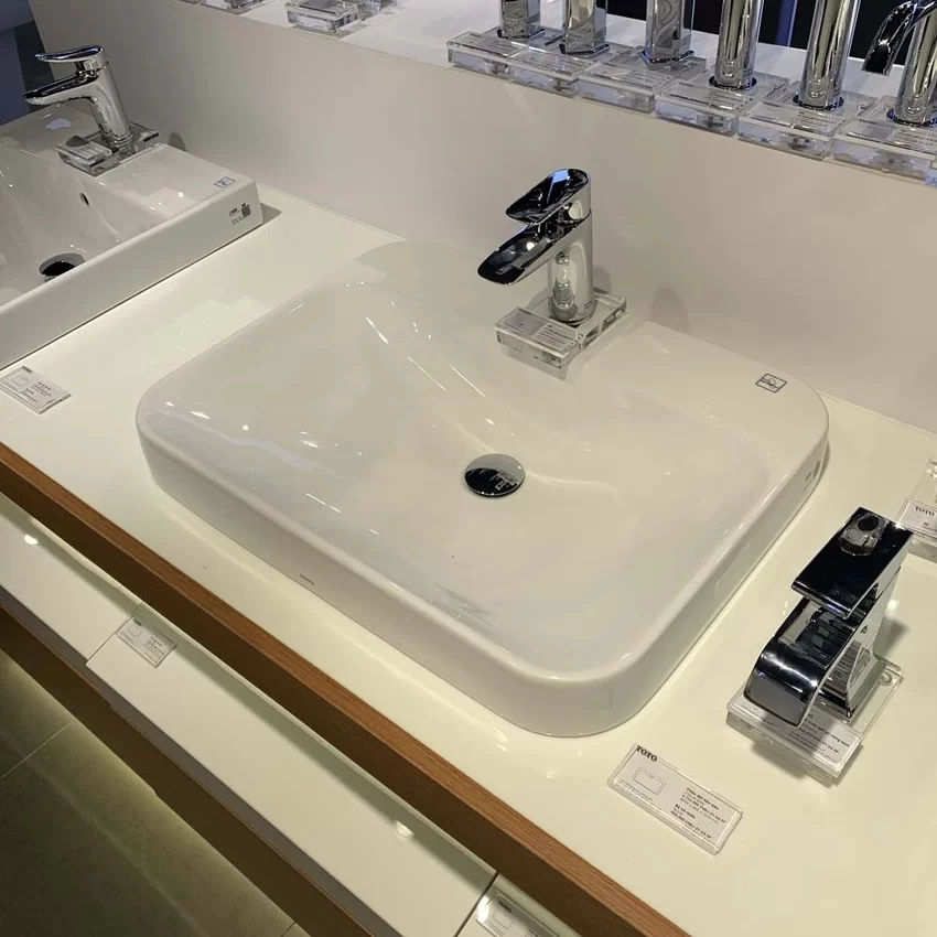 Chậu rửa lavabo đặt bàn TOTO LT5616C 22 Chậu rửa lavabo TOTO LT5616C mang lại vẻ đẹp sang trọng