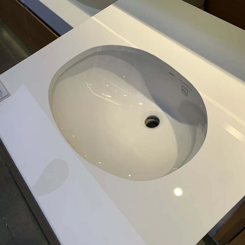Lắp đặt dễ dàng với không gian phòng tắm Chậu rửa mặt lavabo âm bàn TOTO LW1505V TL516GV kèm giá đỡ - Hình 3
