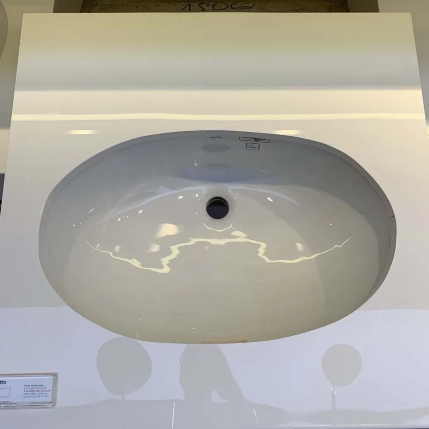 Chậu rửa mặt lavabo âm bàn TOTO LW1506V TL516GV kèm giá đỡ 19 Chậu rửa mặt Lavabo TOTO LW1506V TL516GV từ góc nhìn khác