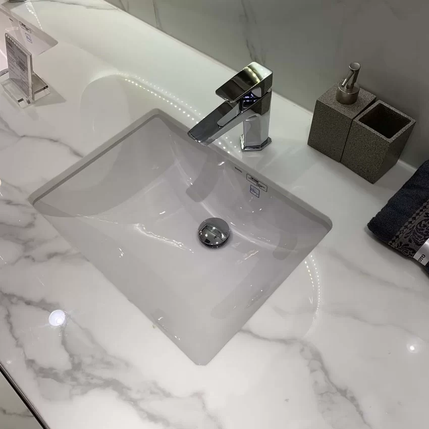 Chậu rửa mặt lavabo âm bàn TOTO LW1536V TL516GV - Góc nghiêng Chậu rửa mặt lavabo âm bàn TOTO LW1536V TL516GV - Góc nghiêng