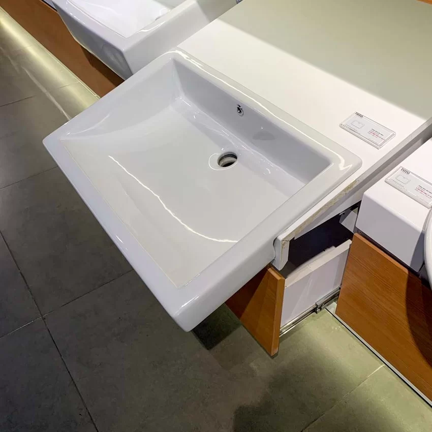 Chậu rửa mặt lavabo bán âm TOTO LW646JW/F - Hình 3 Chậu rửa mặt lavabo bán âm TOTO LW646JW/F 3