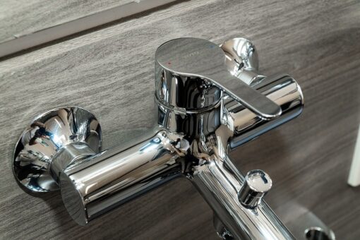 Củ sen tắm nóng lạnh LB Series TOTO TBS01302V