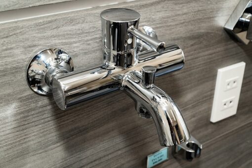 Củ sen tắm nóng lạnh LN Series TOTO TBS02302V