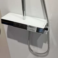 Sen cây nhiệt độ TOTO TBW12400V (kèm vòi xả bồn và kệ để đồ) 11 Sen cây nhiệt độ TOTO TBW12400V (kèm vòi xả bồn và kệ để đồ)