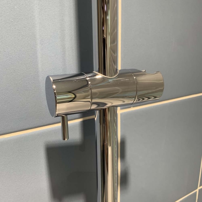 Thanh trượt sen tắm TOTO TBW01016B (659 mm) 21 Ứng dụng thực tế của thanh trượt TOTO TBW01016B trong gia đình
