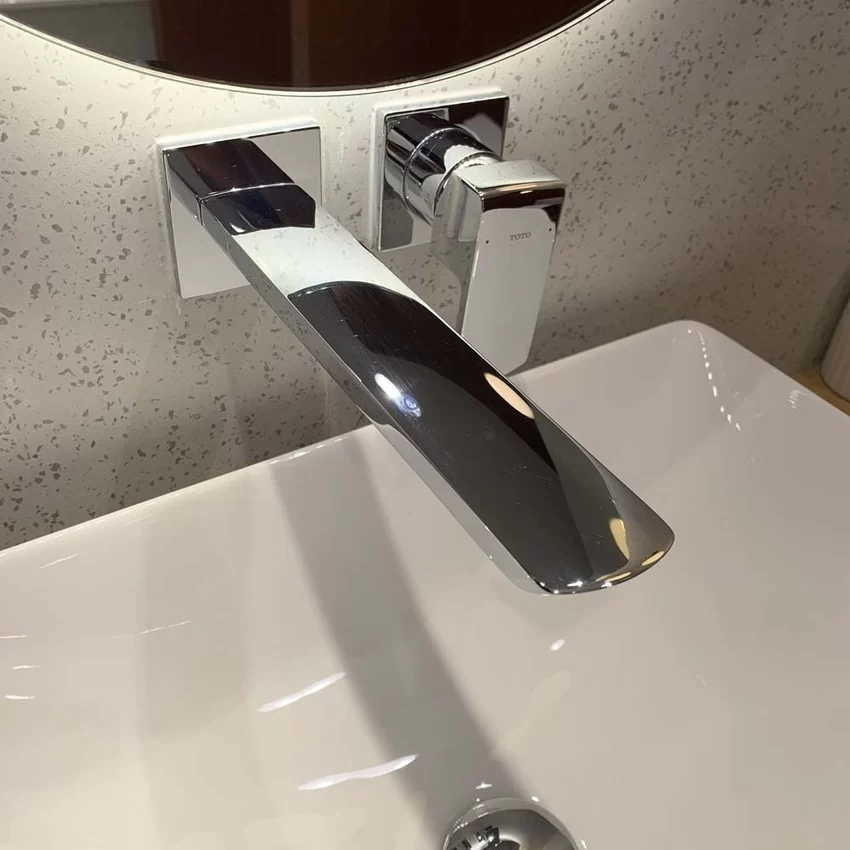 Cận cảnh vòi lavabo nóng lạnh TOTO TLG02311BB Cận cảnh vòi lavabo nóng lạnh TOTO TLG02311BB