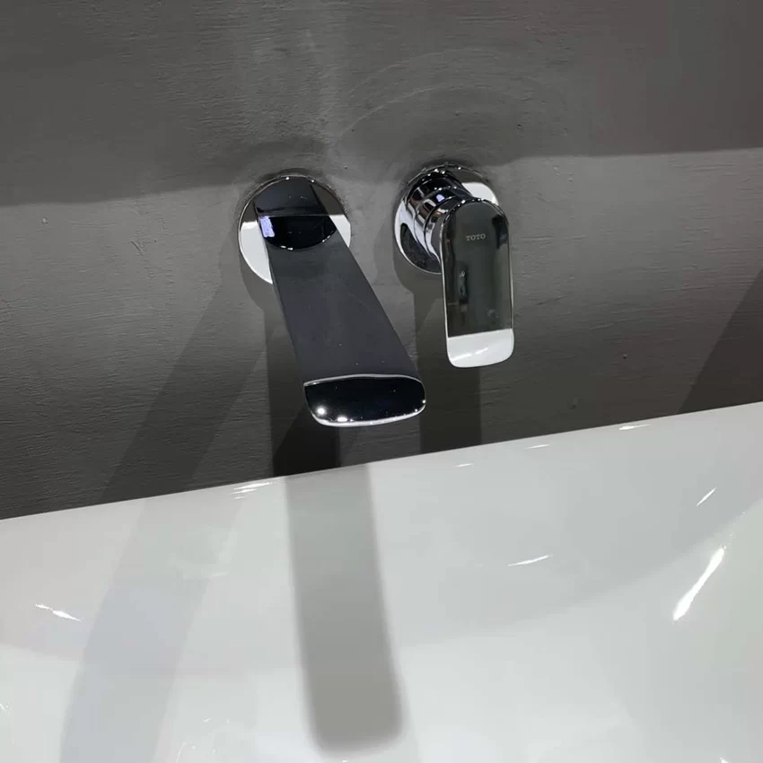 Thiết kế sang trọng của Vòi lavabo gắn tường TLG04310BB Thiết kế sang trọng của Vòi lavabo gắn tường TLG04310BB